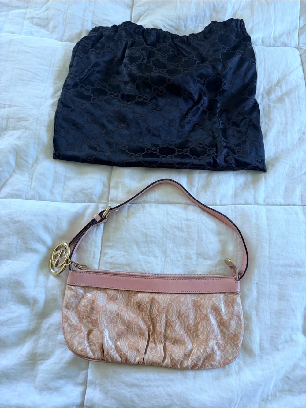 RARE🌸Like New🌸Gucci Pink GG Monogram Shoulder Bag with Gold Charm